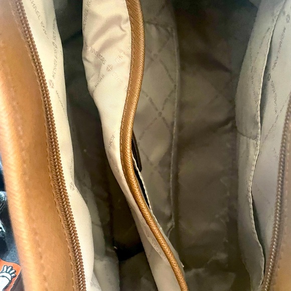 MICHAEL KORS 
Jet Set Travel Small Logo Top-Zip Tote Bag - Picture 2 of 3